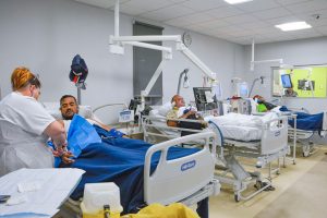 Séance de dialyse longue de nuit dans l'unité médicalisée de l'Atir à Dumbéa sur Mer
