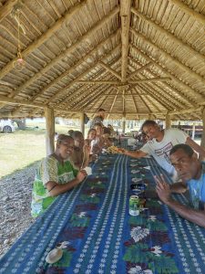 Près de Poindimié, il y a le site de Tiakan, en bord de mer. C'est là que l'équipe de l'UHP de l'Atir a fêté Noël à l'invitation du comité d'entreprise.