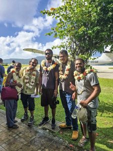Techniciens de dialyse de l'Atir à l'arrivée à Futuna.