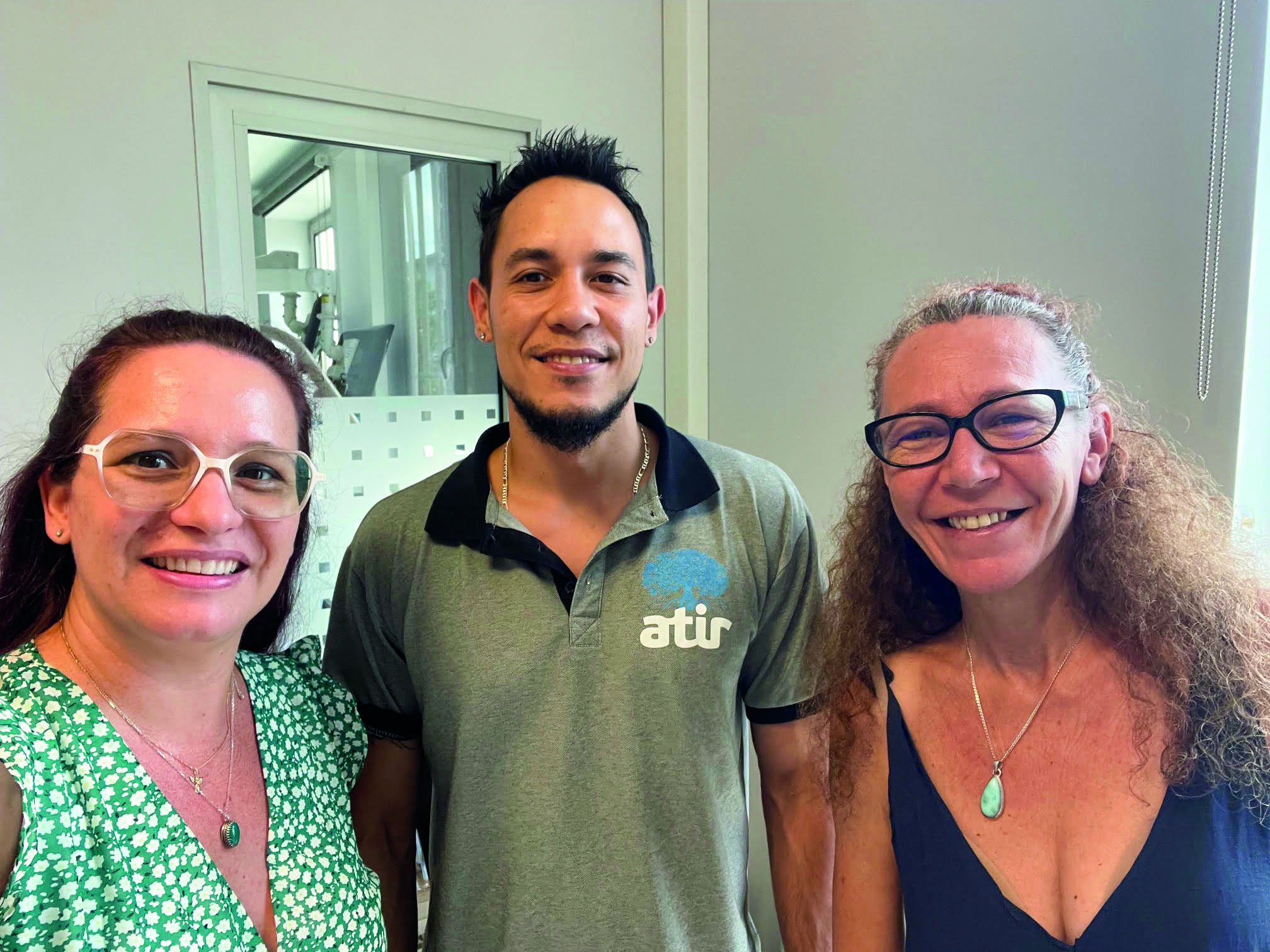 Employés homme et femmes de l'Atir en nouvelle calédonie.